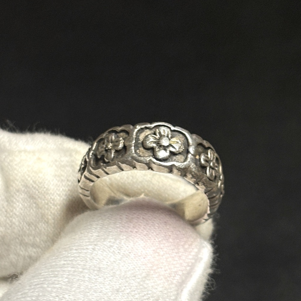 Vintage Sterling 925 silver flower design band chunky ring size 5.5
